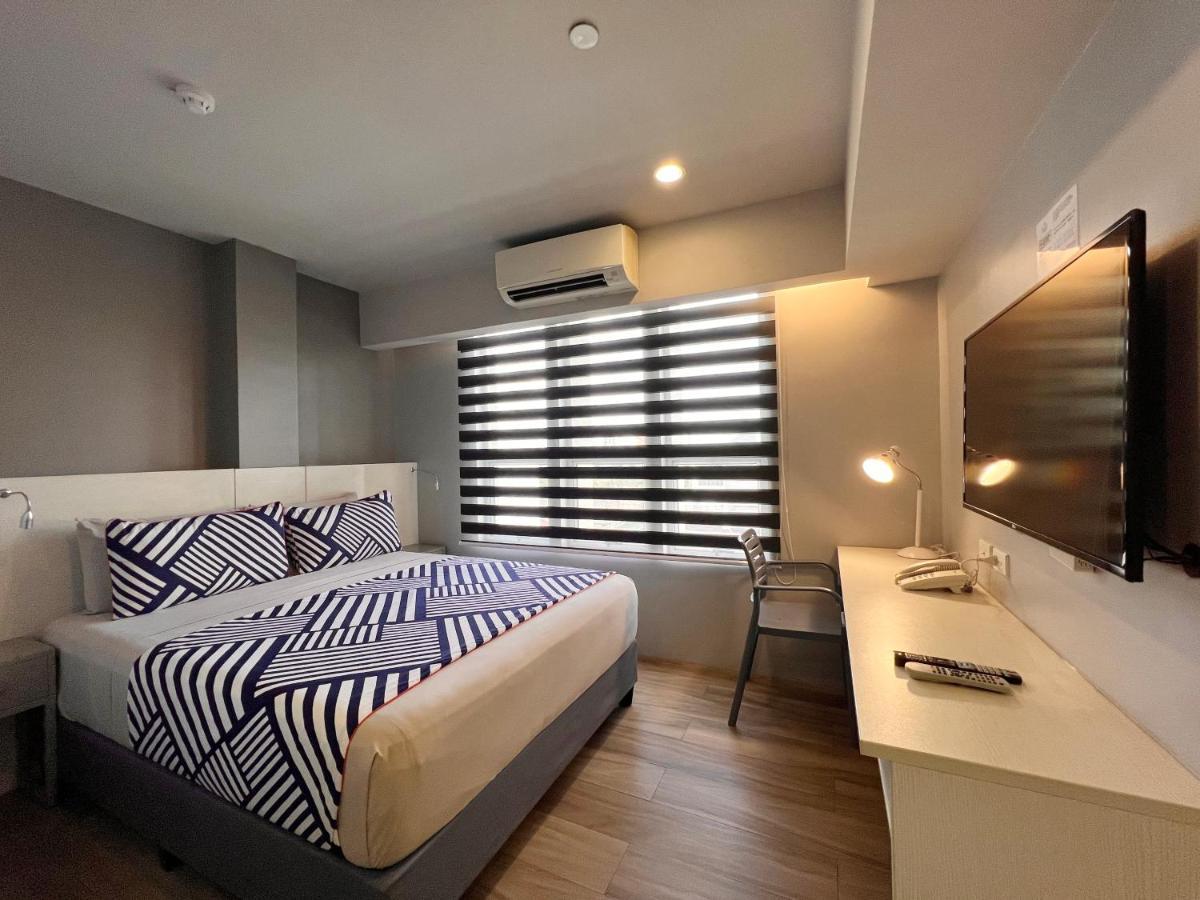 Cebu Hotel Plus Bagian luar foto