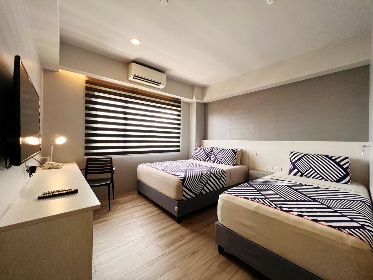 Cebu Hotel Plus Bagian luar foto