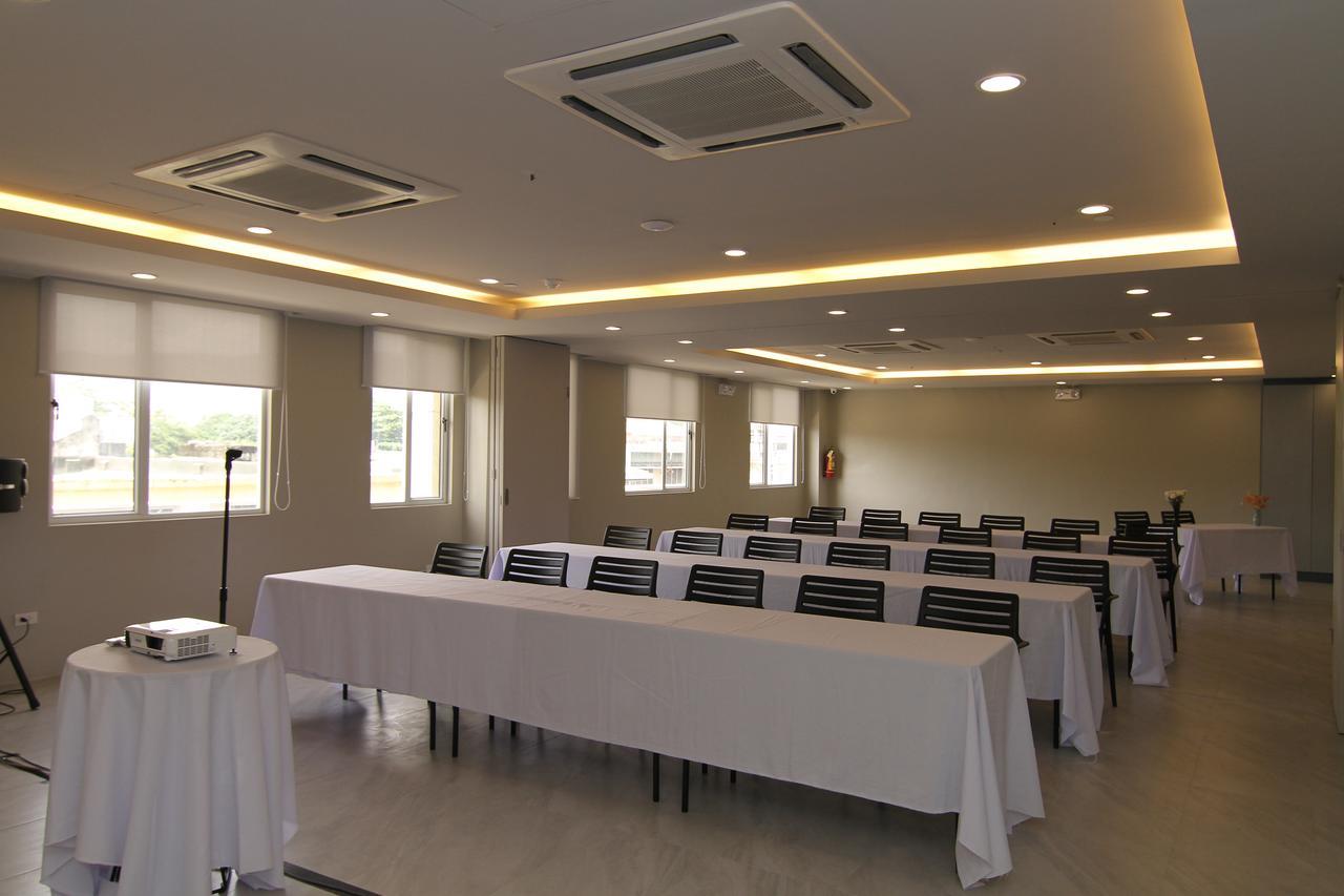 Cebu Hotel Plus Bagian luar foto