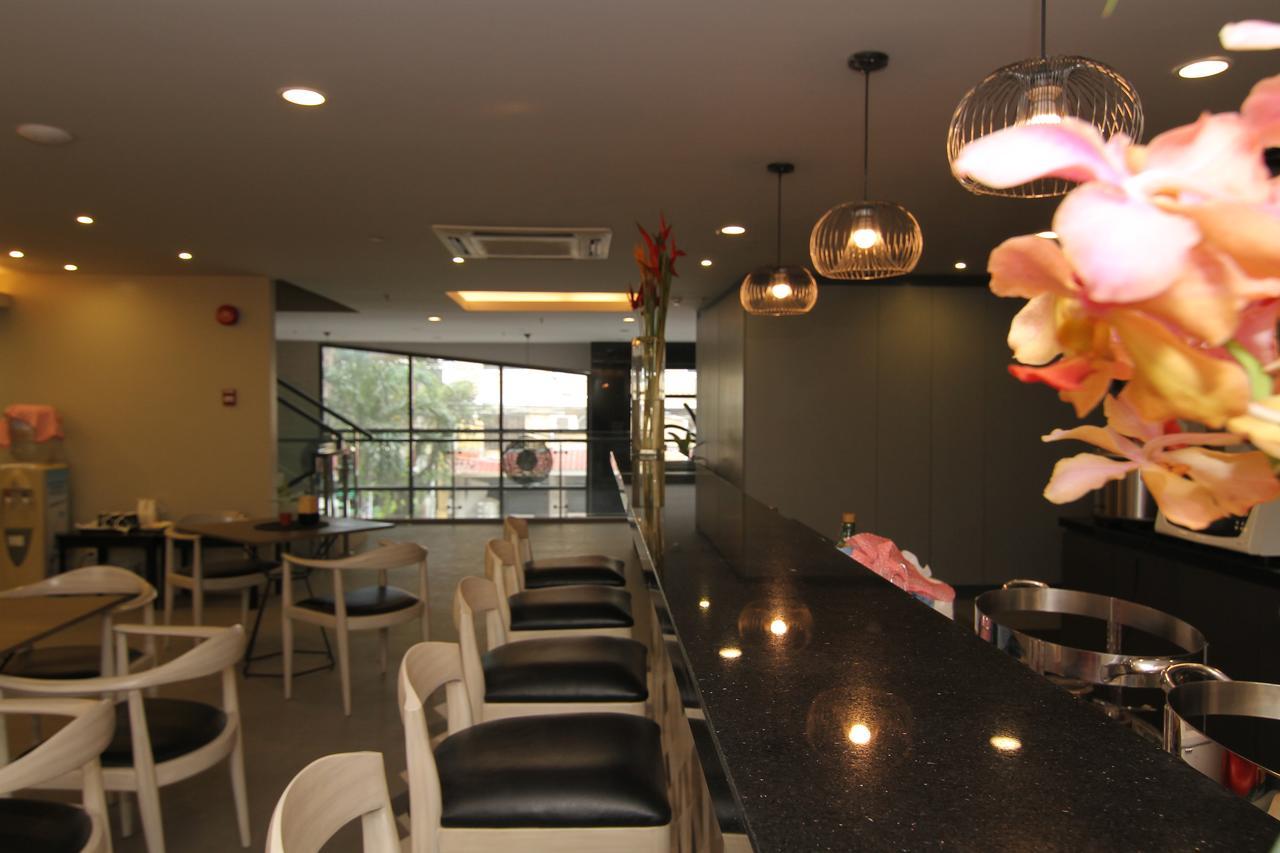 Cebu Hotel Plus Bagian luar foto