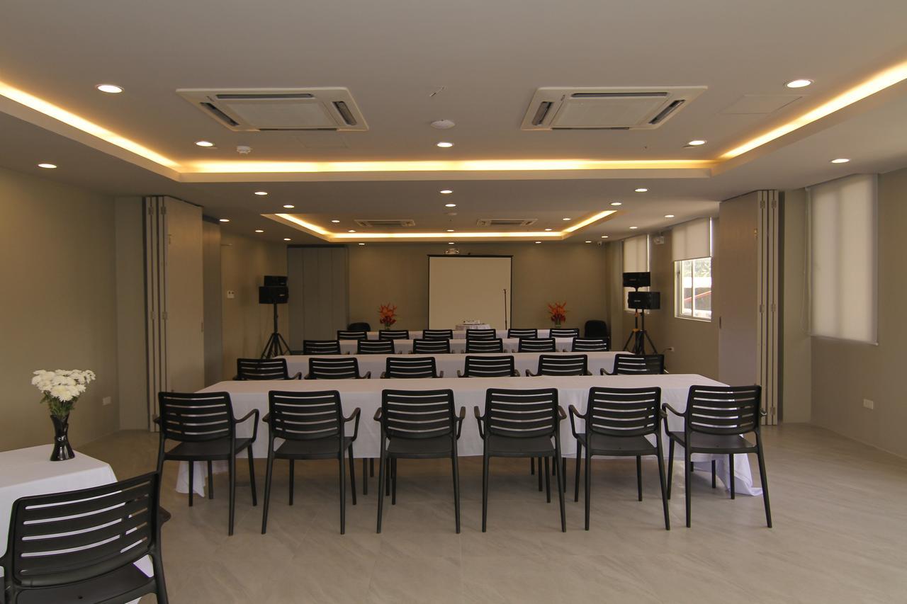 Cebu Hotel Plus Bagian luar foto